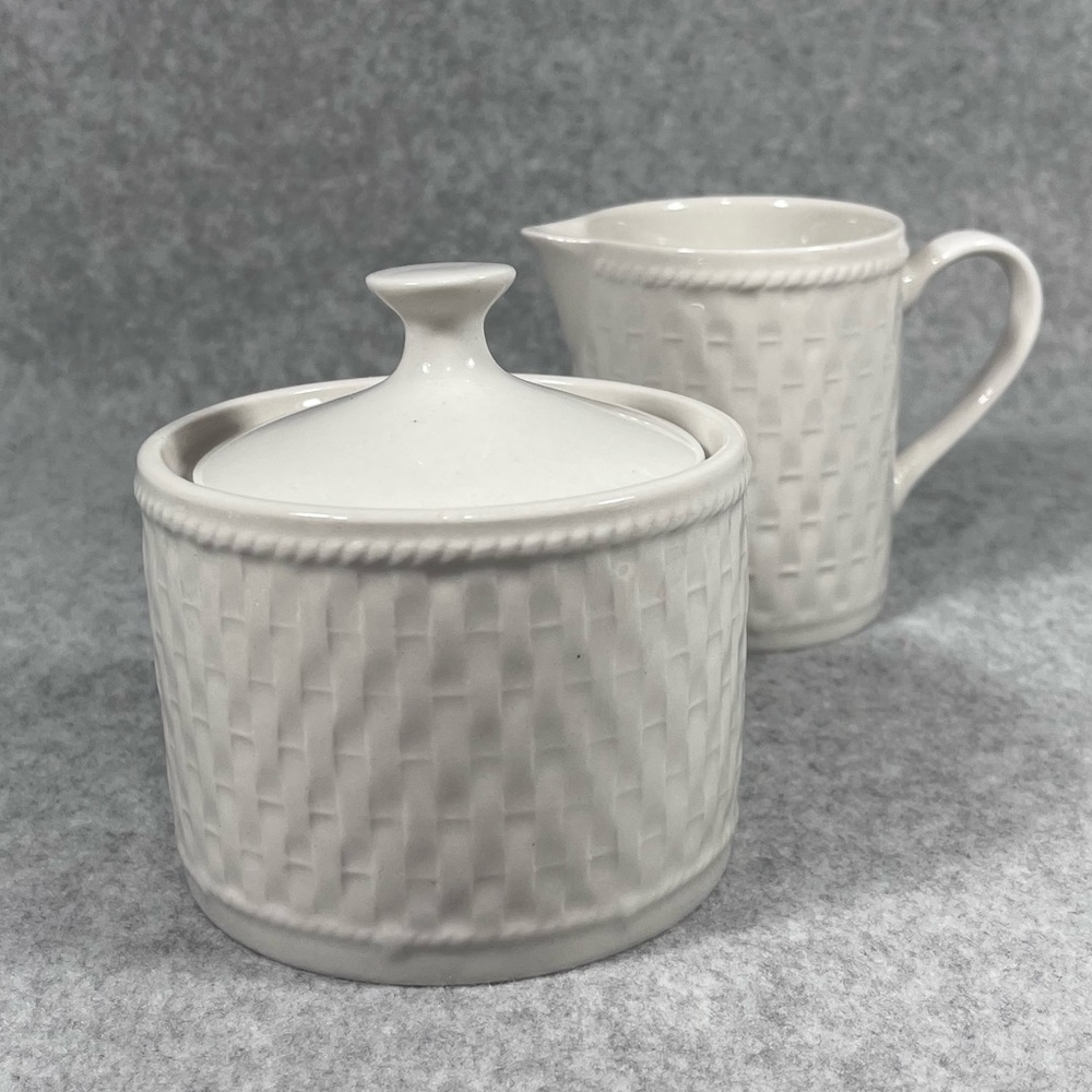 Oneida Basket Weave Wicker White Creamer & Sugar Bowl Set with Lid Stoneware‎